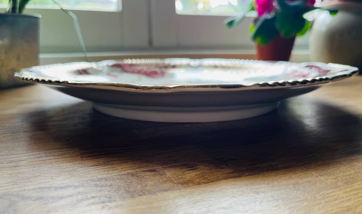 Serving dish in porcelain