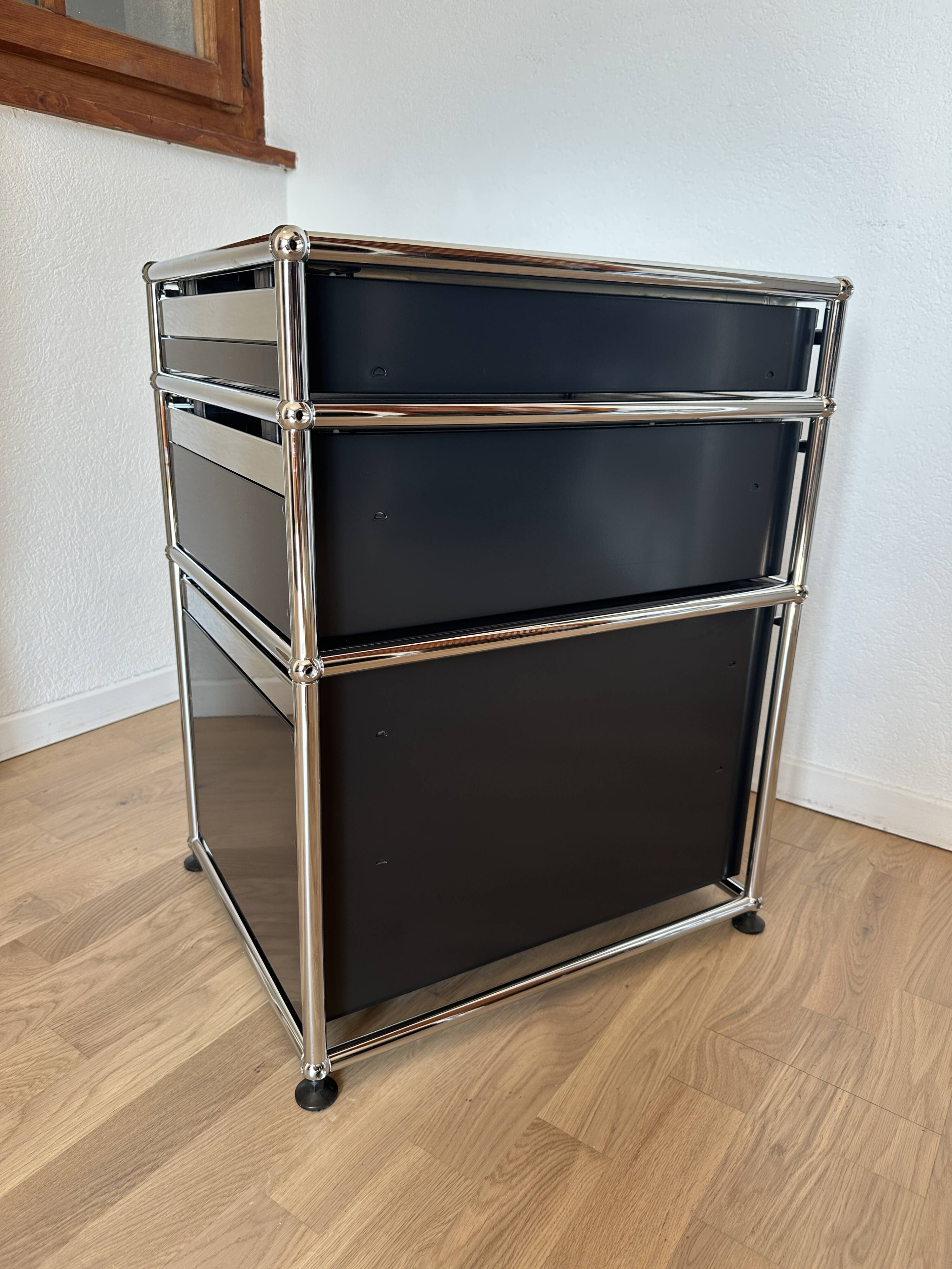 USM Haller cabinet in Graphite Black