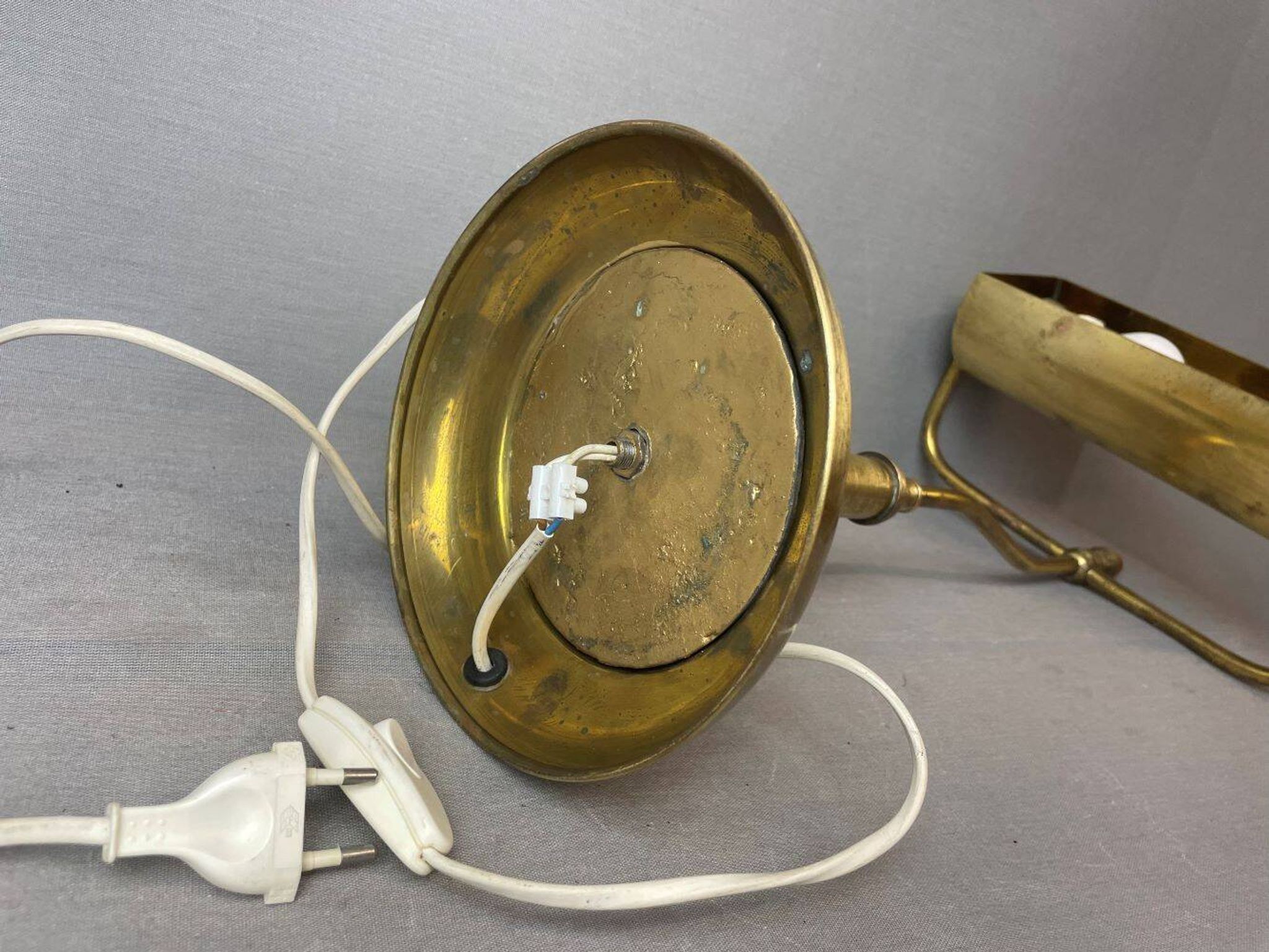 Lampe de table de bureau de banquier portugais en laiton 1940