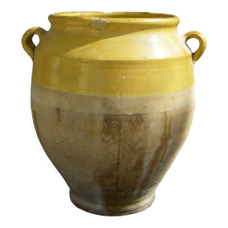 Nineteenth-century confit pot typical of the South West of the France. Glazed terracotta