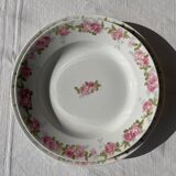 Set of 2 round porcelain dishes for starters.