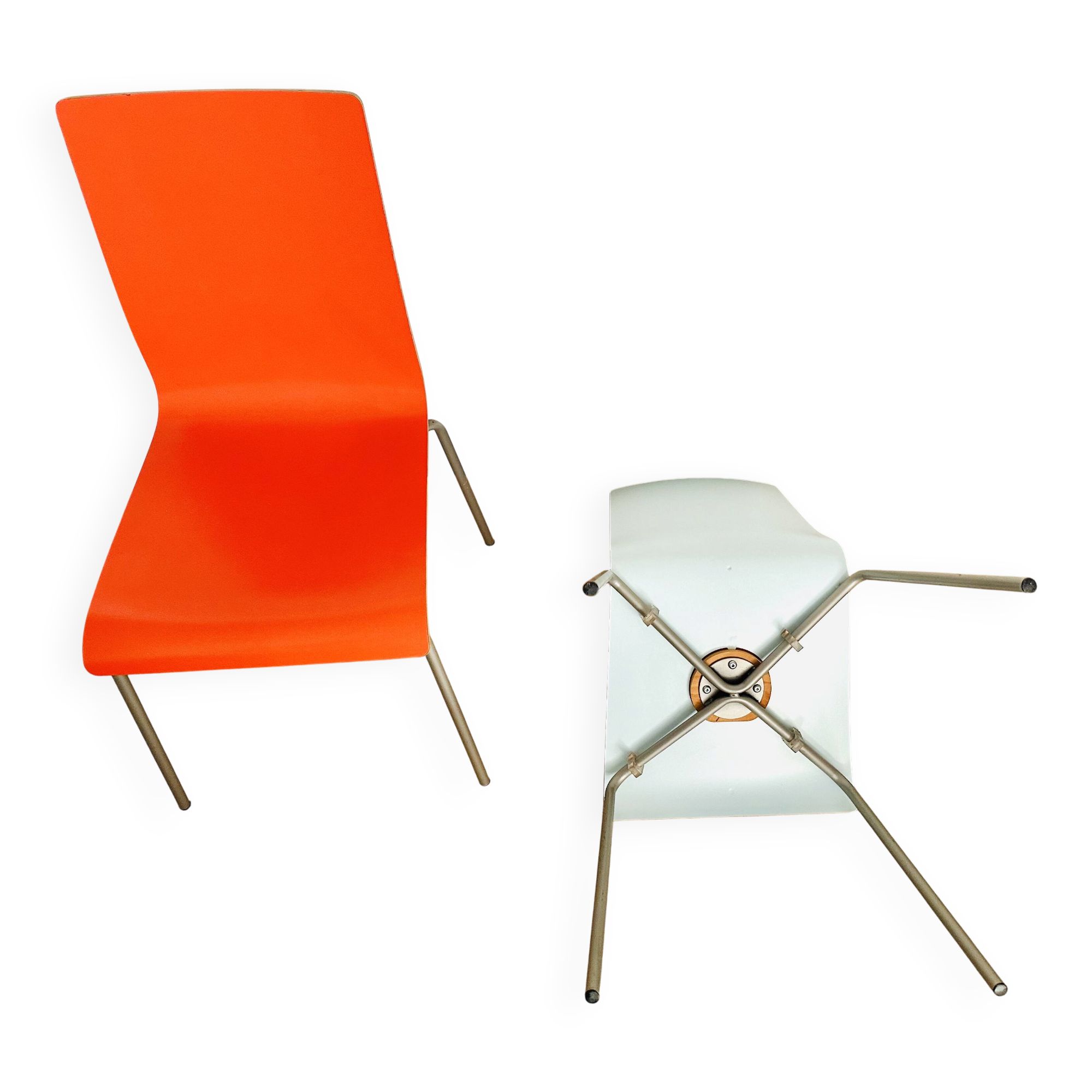 2 bicoloured wooden and steel chairs in orange and red from Habitat, around 1990.