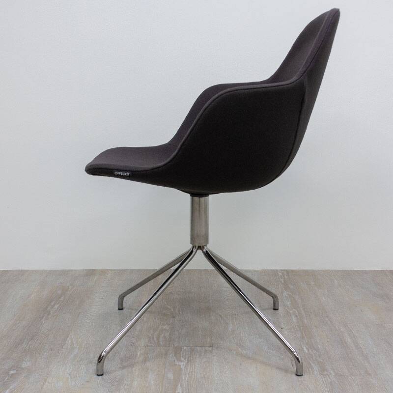 Chaise Palma de chez Offecct en tissu gris foncé