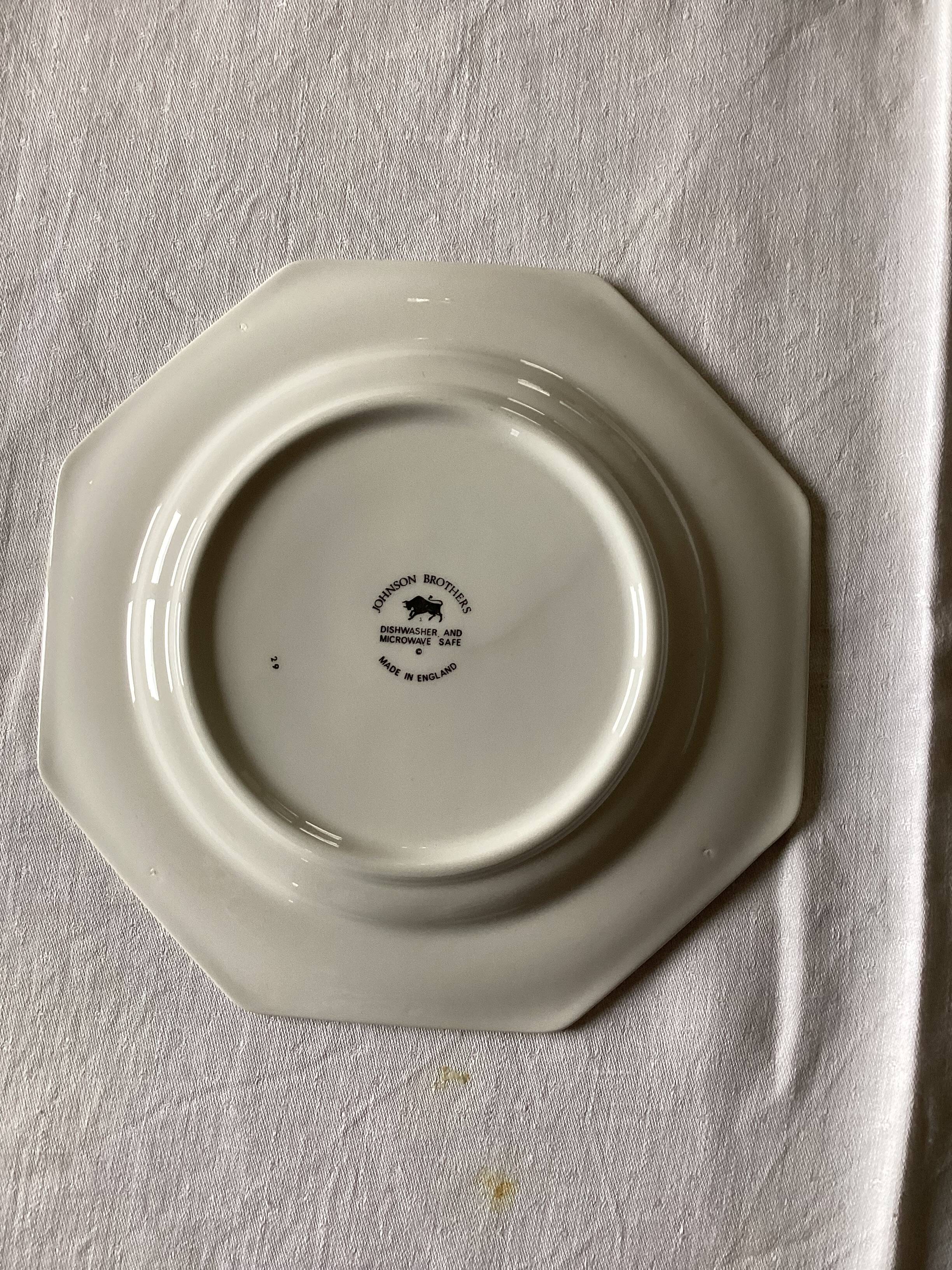 Set of 5 dessert plates by Johnson Brothers, dimensions: diameter - 19.5 cm -