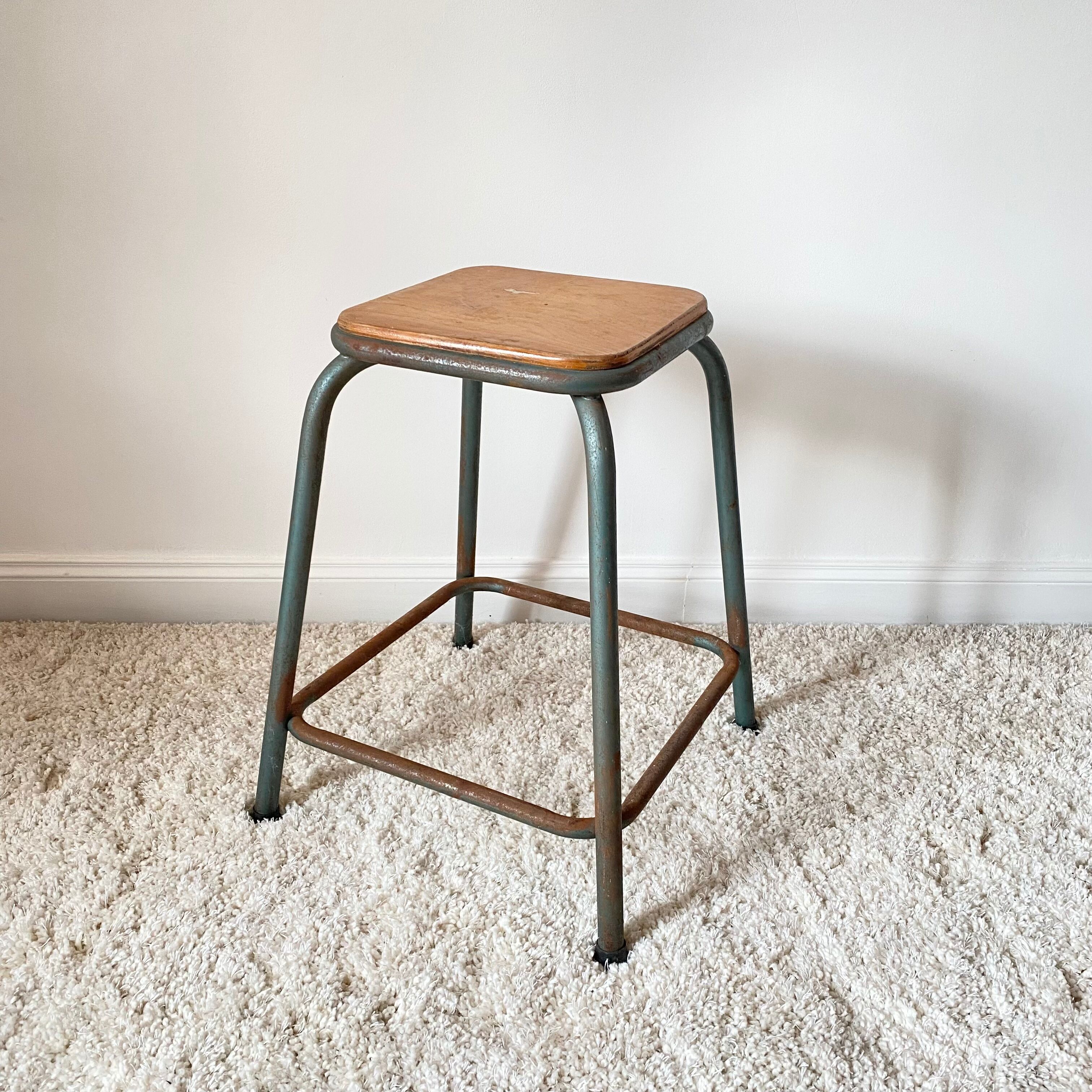 Bar stool / industrial top (workshop)