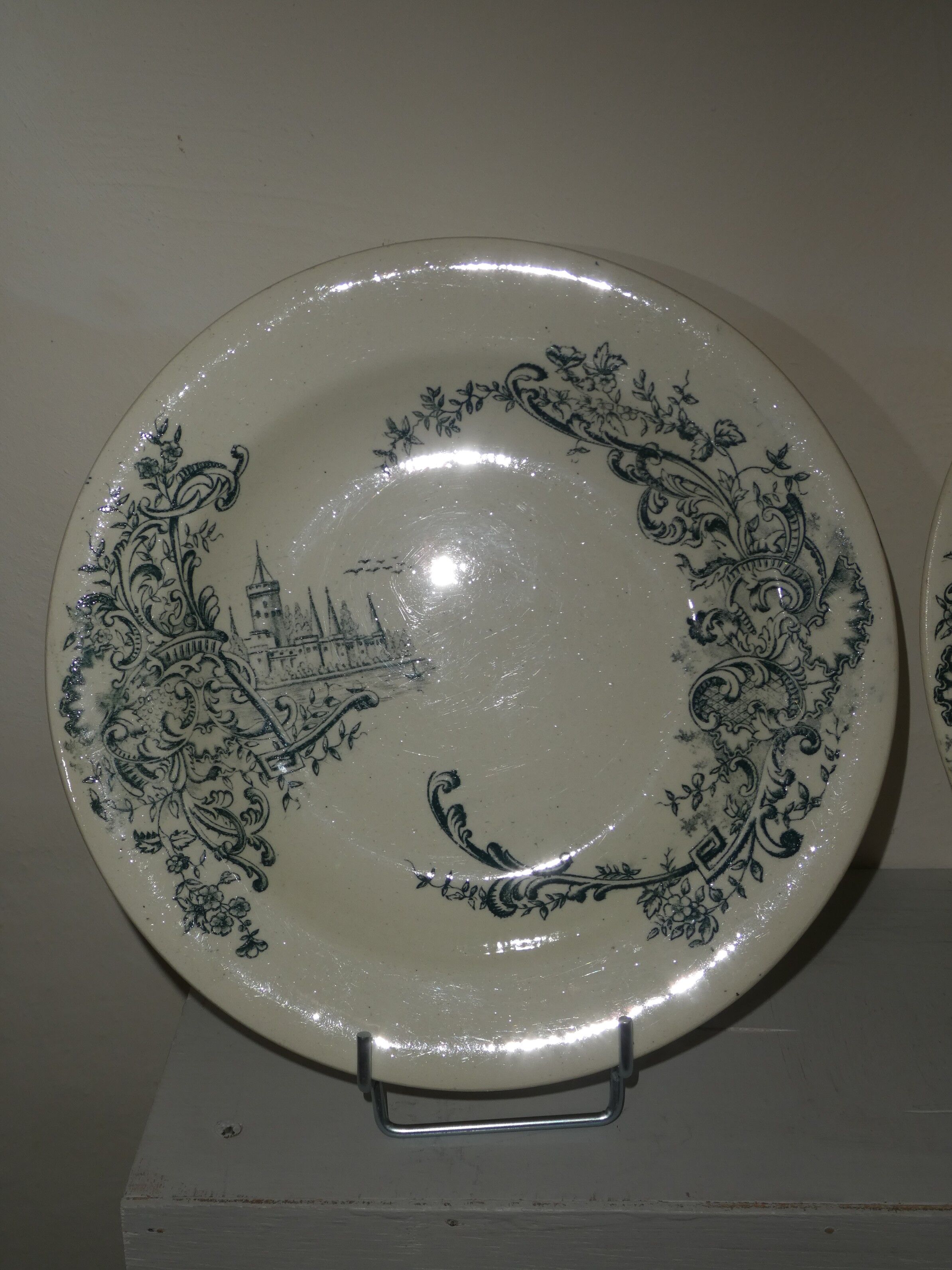 Lot of 12 salins plates