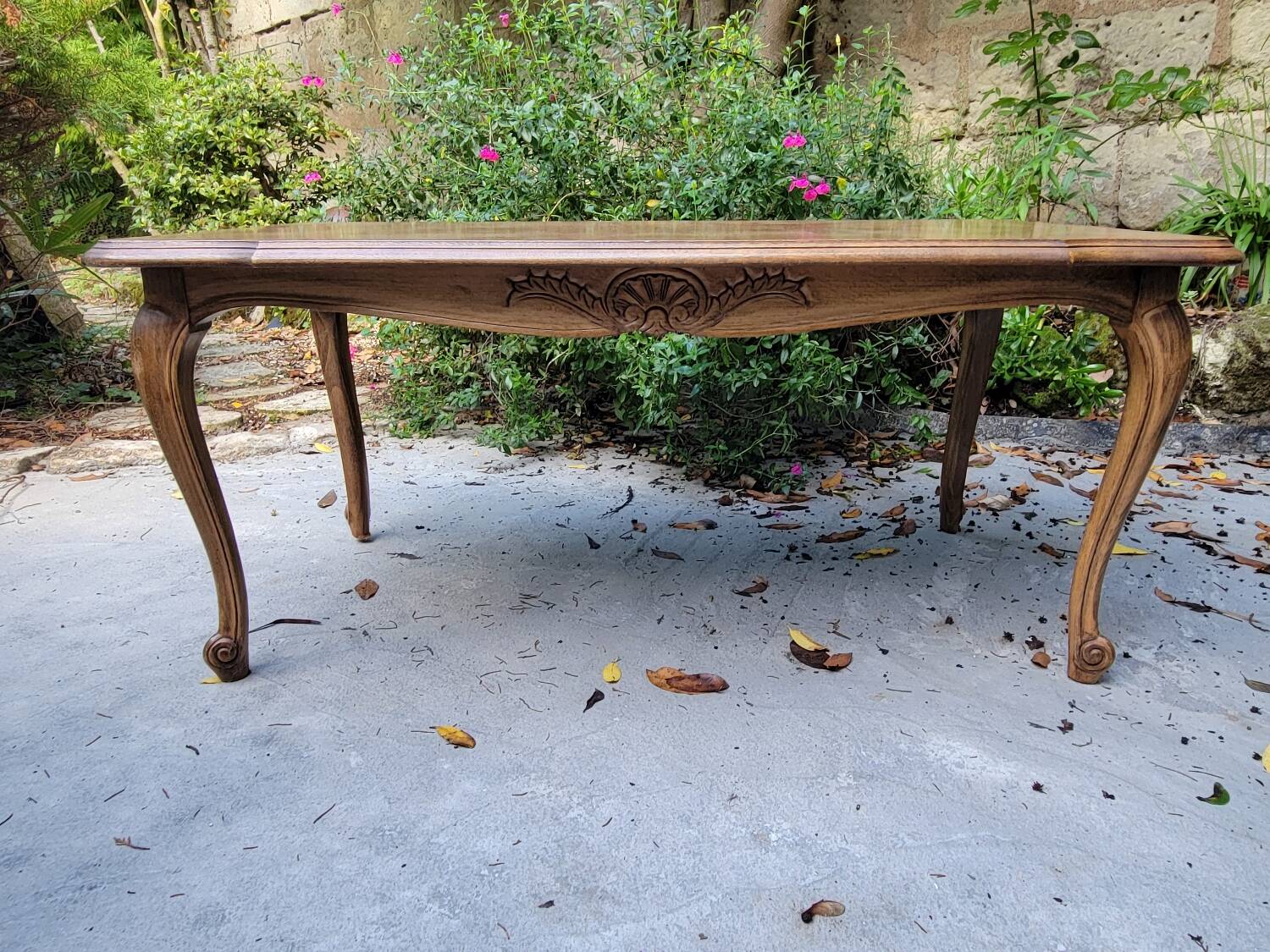 Louis XV coffee table in oak and cherry marquetry.
