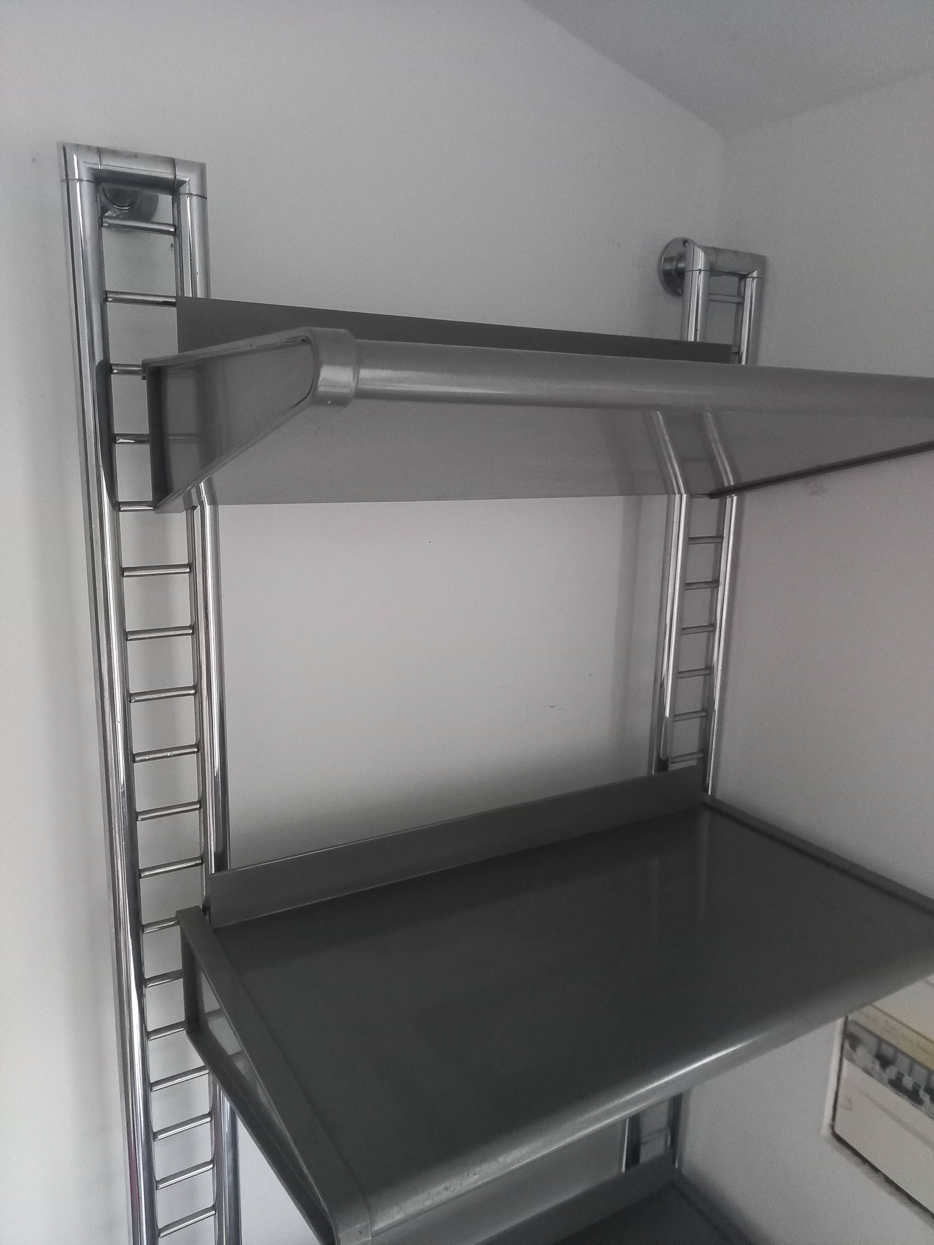 Grande étagère murale chrome design alu et métal 1970 industriel 220cm