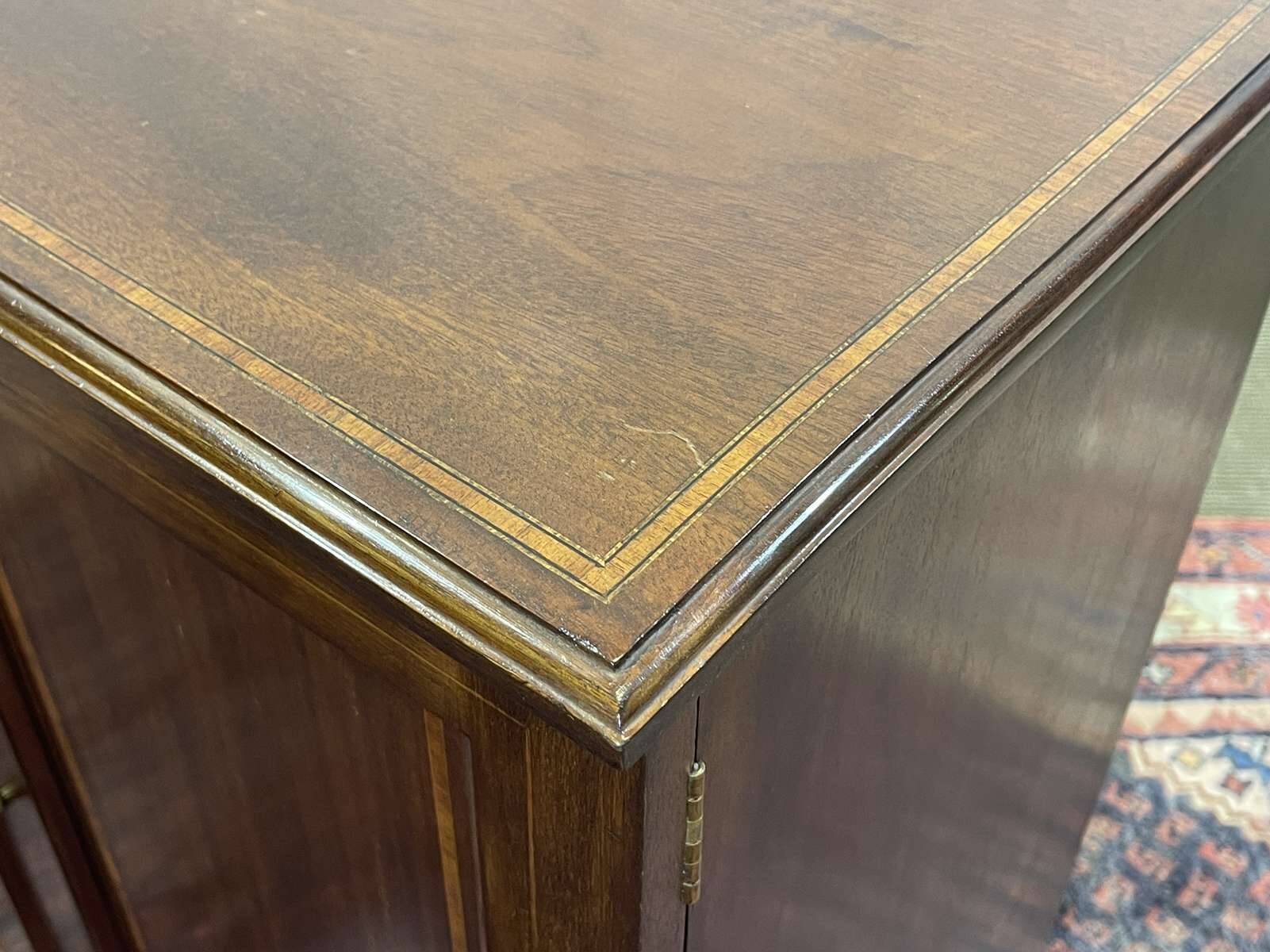 Buffet anglais en acajou des années 1930