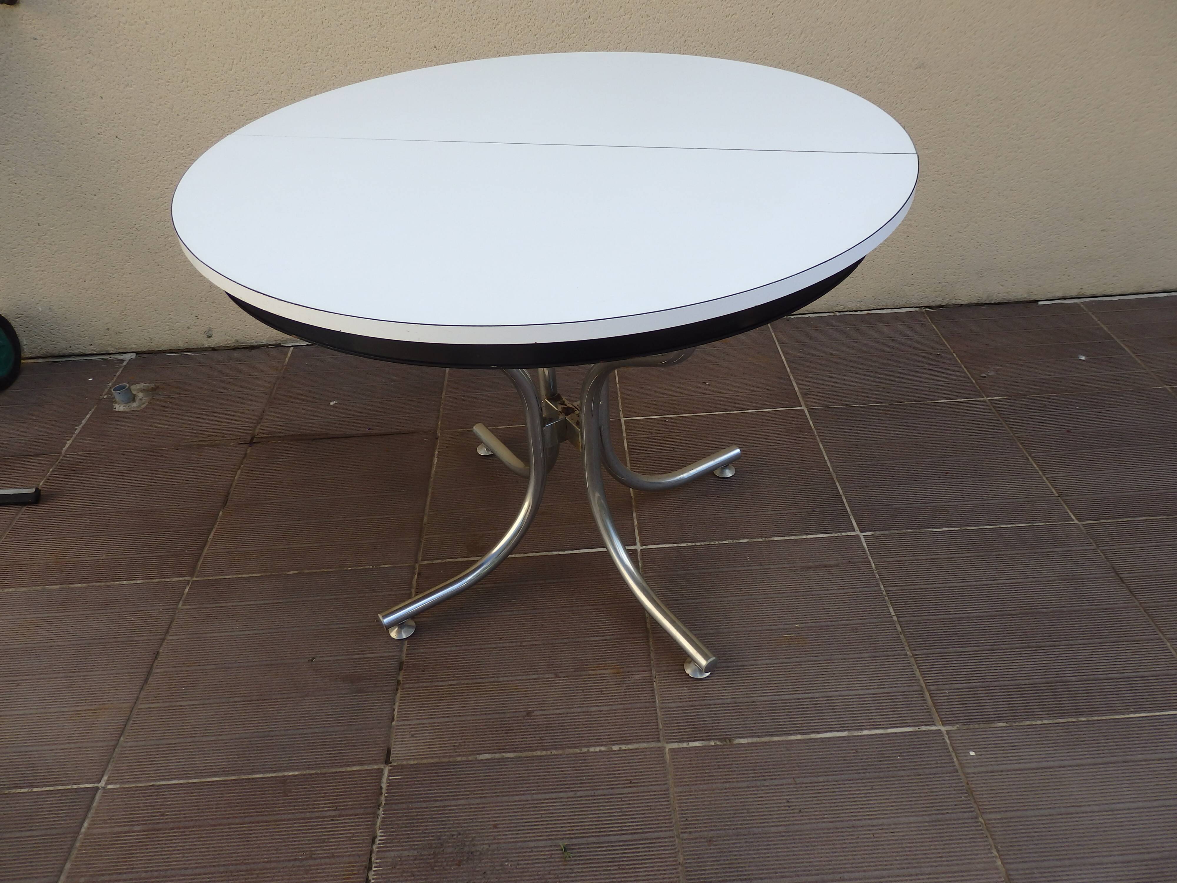 Round formica table with vintage year extension 60 70