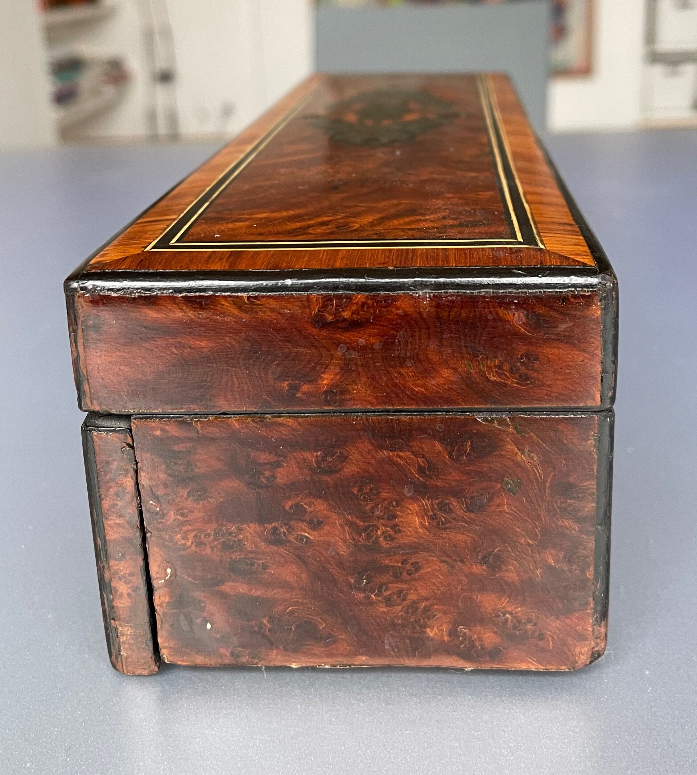 Inlaid N III glove box