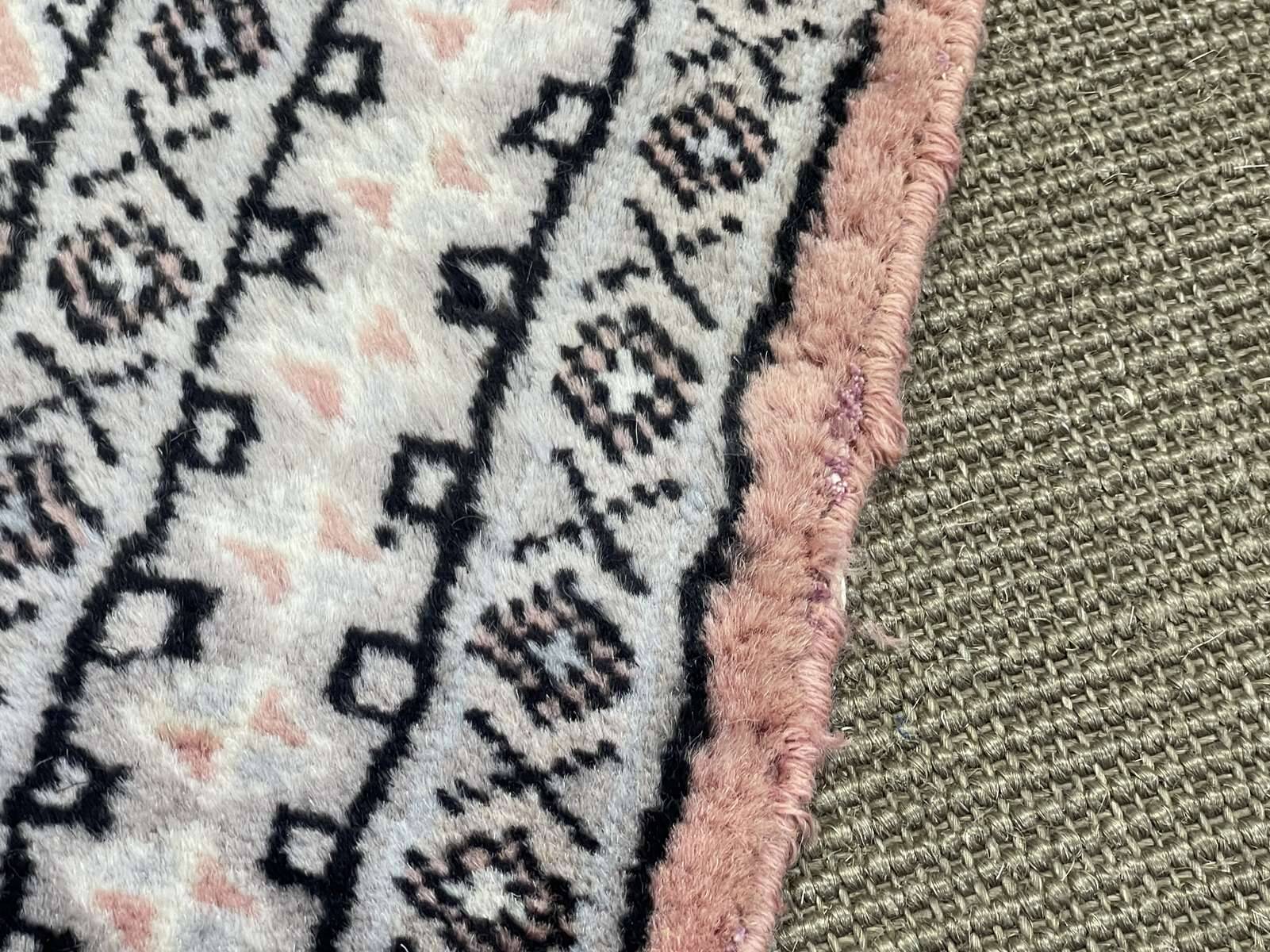 Small handmade Pakistani wool rug - 88x64cm