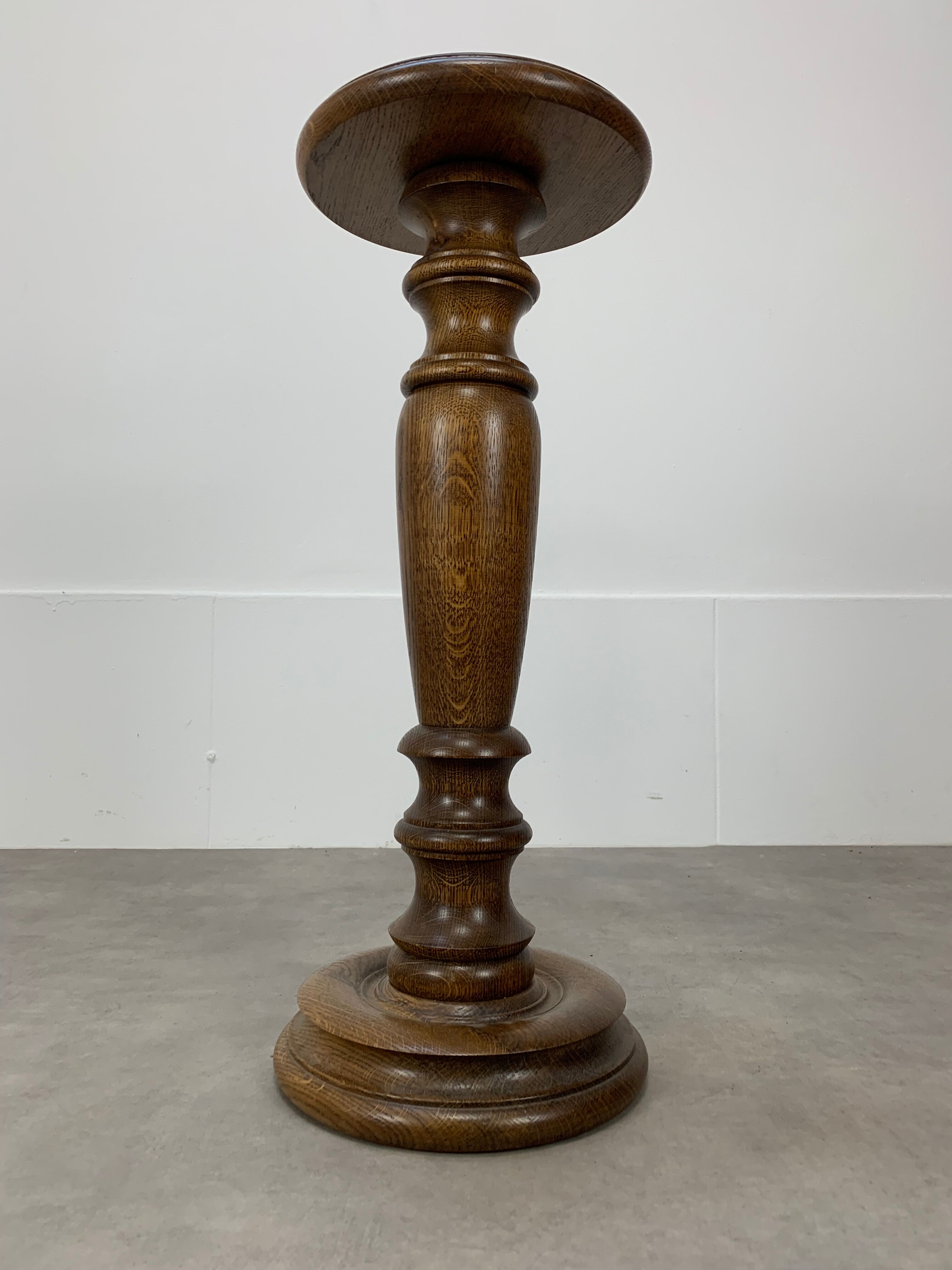 Turned wood pedestal column