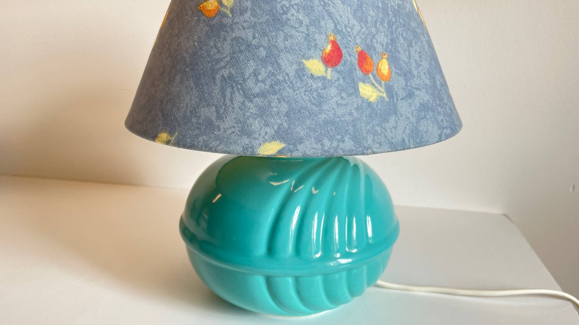Lampe boule en céramique bleue vintage