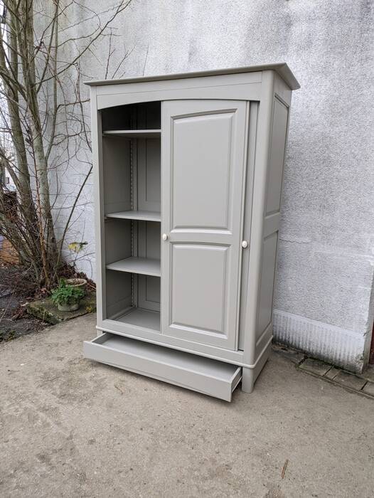 wardrobe, removable shelves