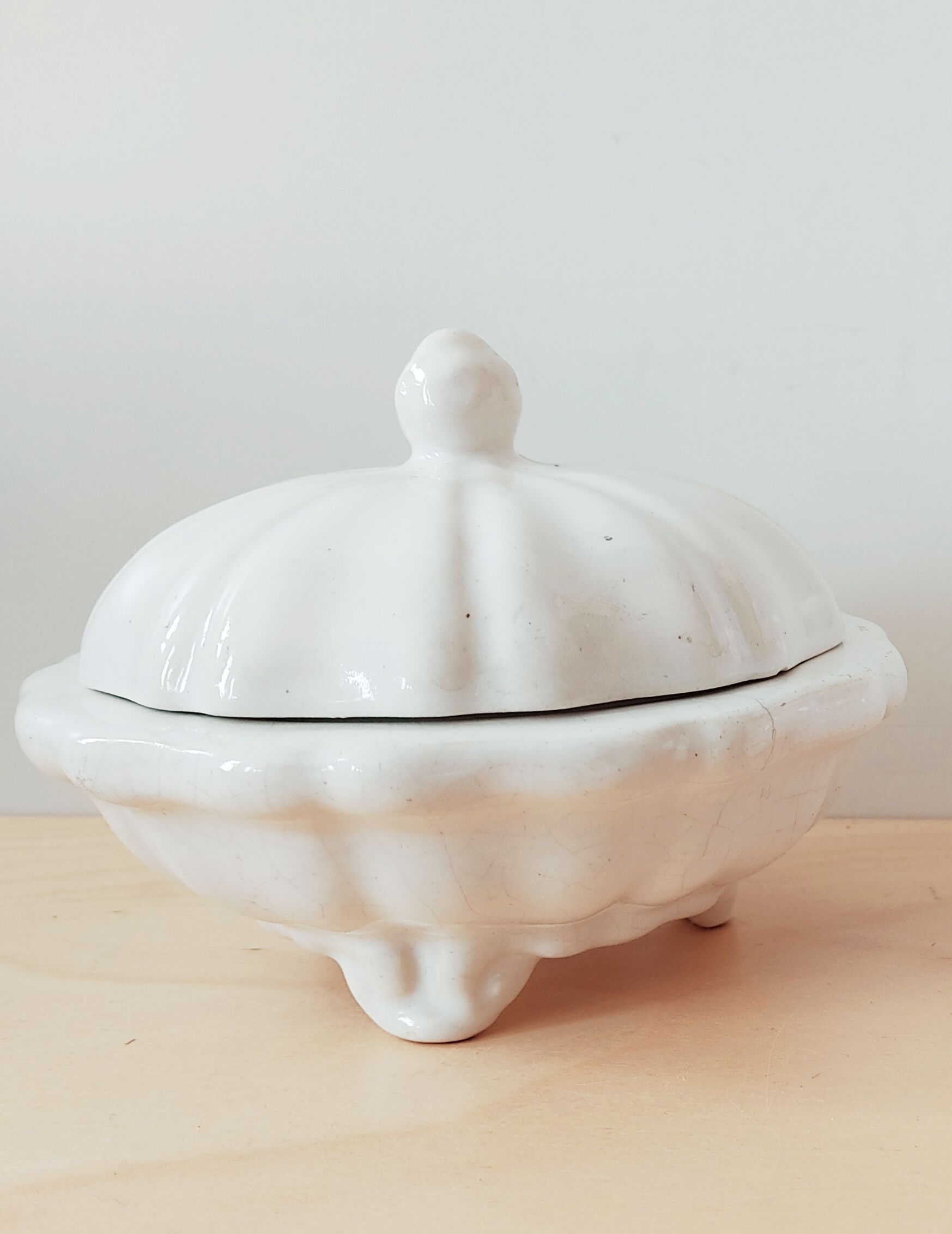 Delft ribbed earthenware box