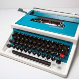 Underwood 315 blue typewriter with satchel