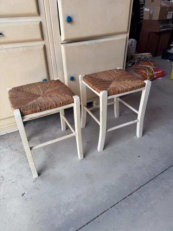 2 tabourets bois anciens