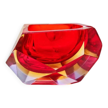 1960s asymmetric ashtray or catch-all in Murano glass by Flavio Poli for Seguso. Made in Italy.