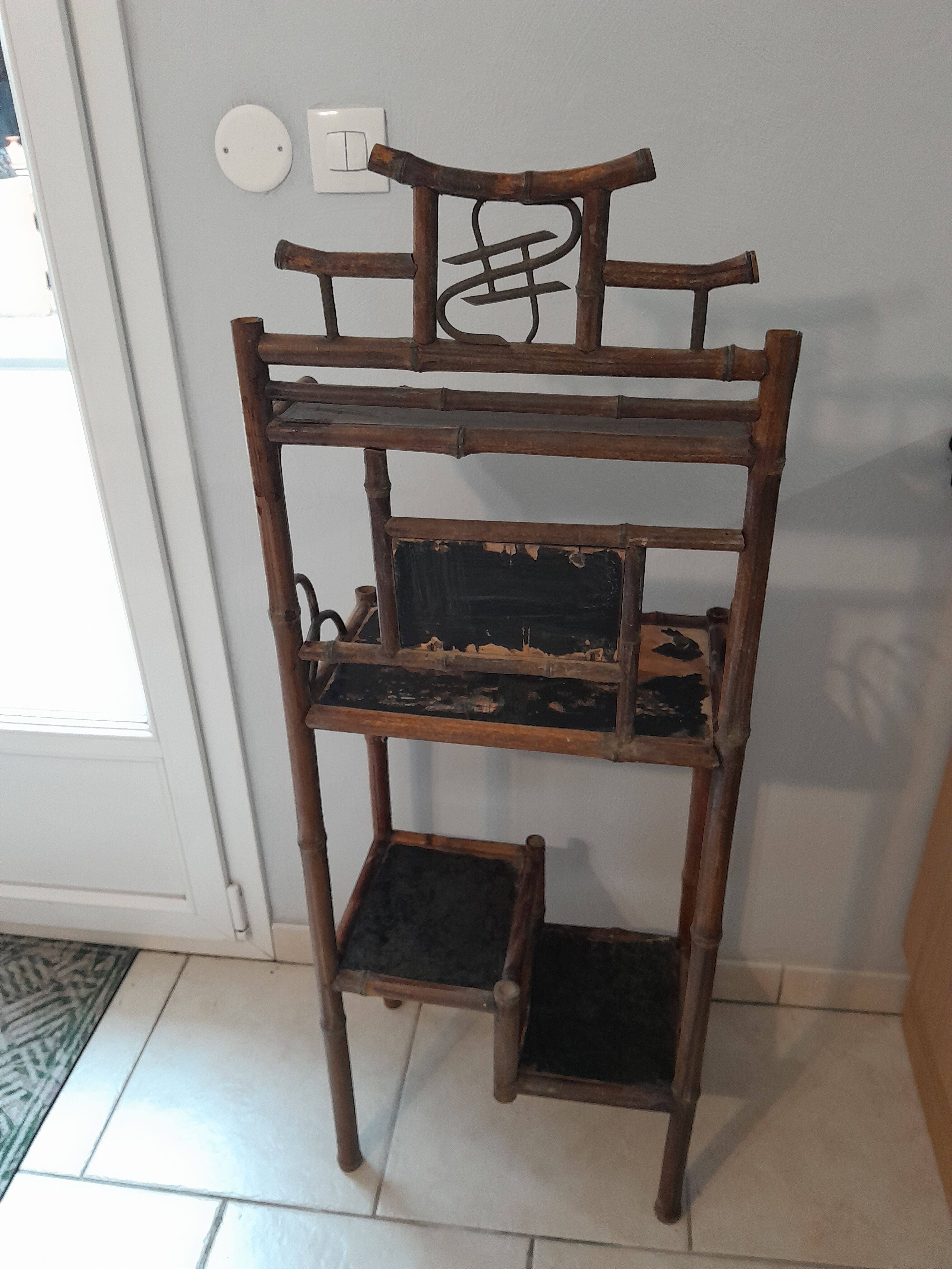 Shelf furniture in lacquered Japanese Chinese bamboo