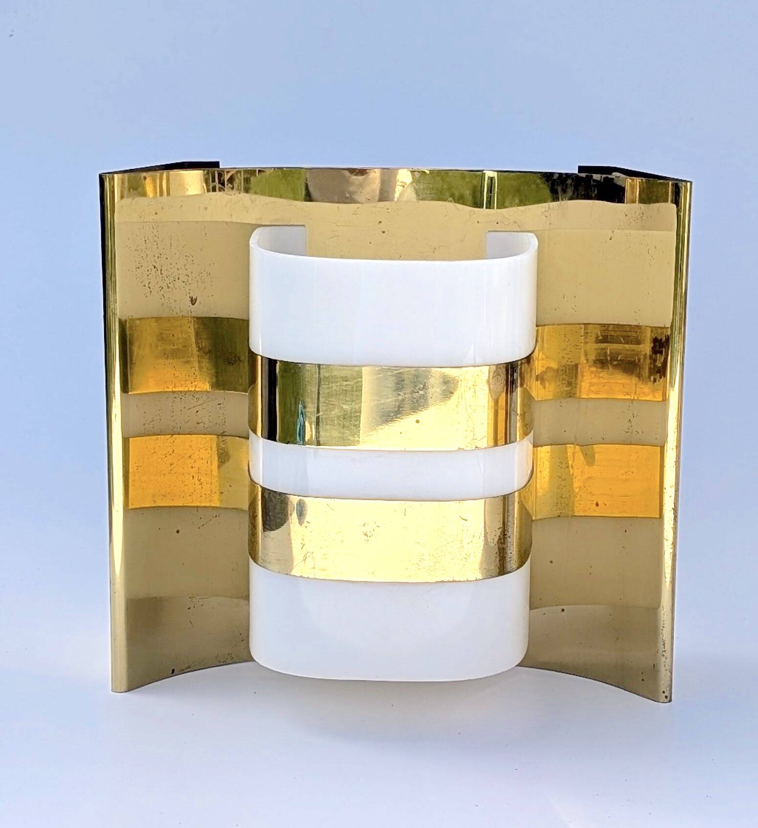 Pair of Hans-Agne Jakobsson V334/1 wall lamps in brass and opaline plastic