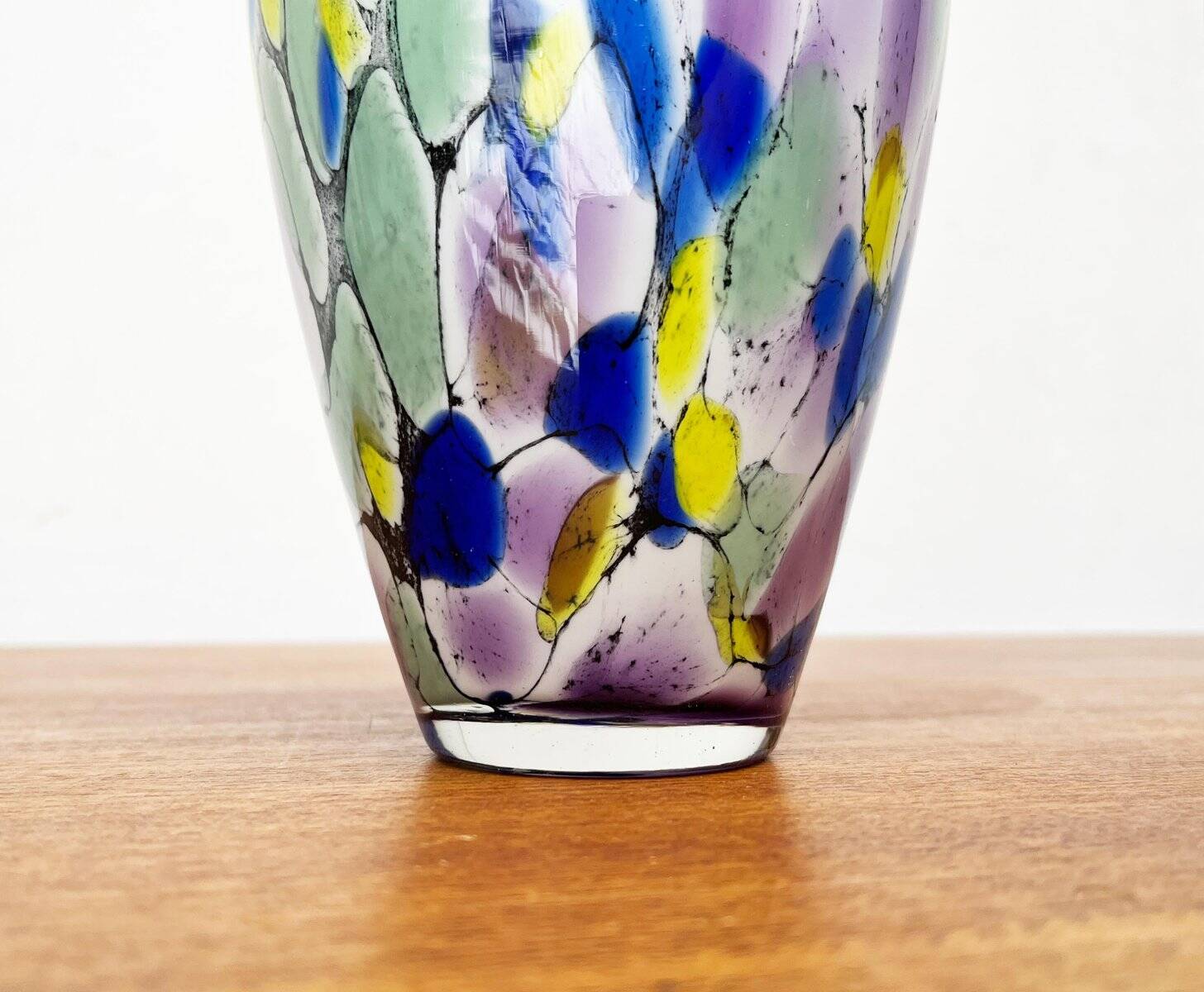 Postmodern glass vase by Hans Jürgen Richartz for the Richartz art collection, 1980s.