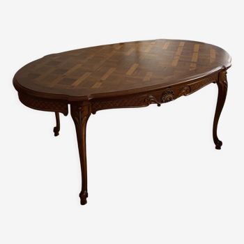 Table à manger en bois ovale extensible style Louis XV