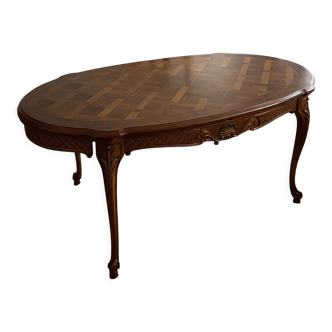 Table à manger en bois ovale extensible style Louis XV