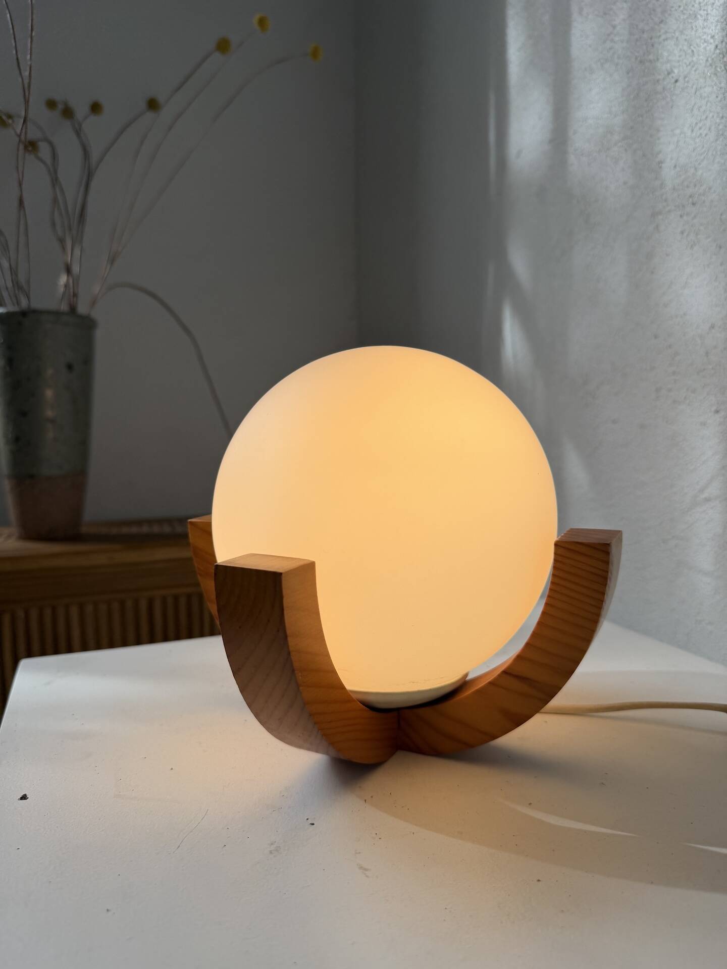1980s pin support ball desk lamp