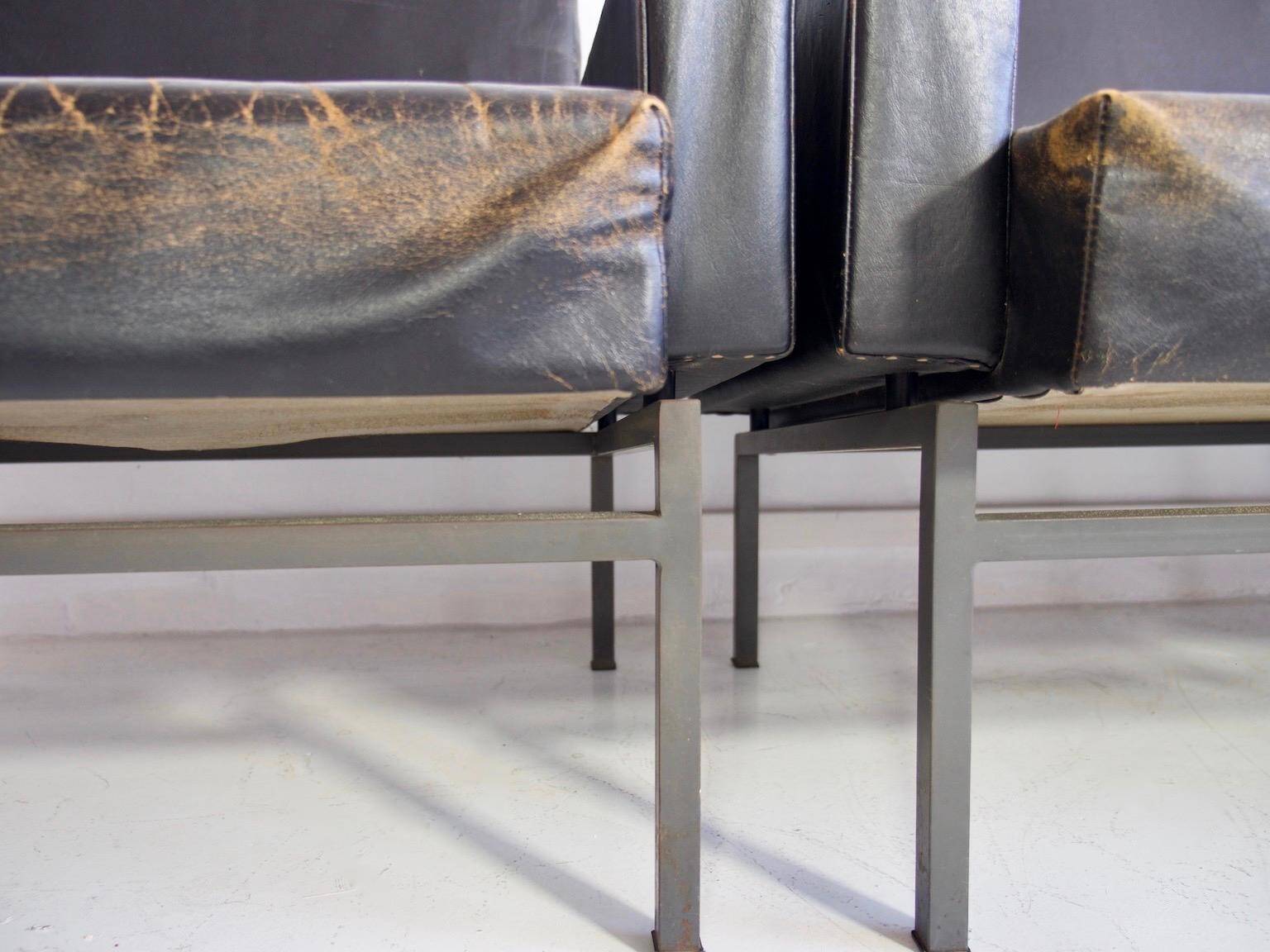 Ensemble de trois fauteuils minimalistes en cuir par COR