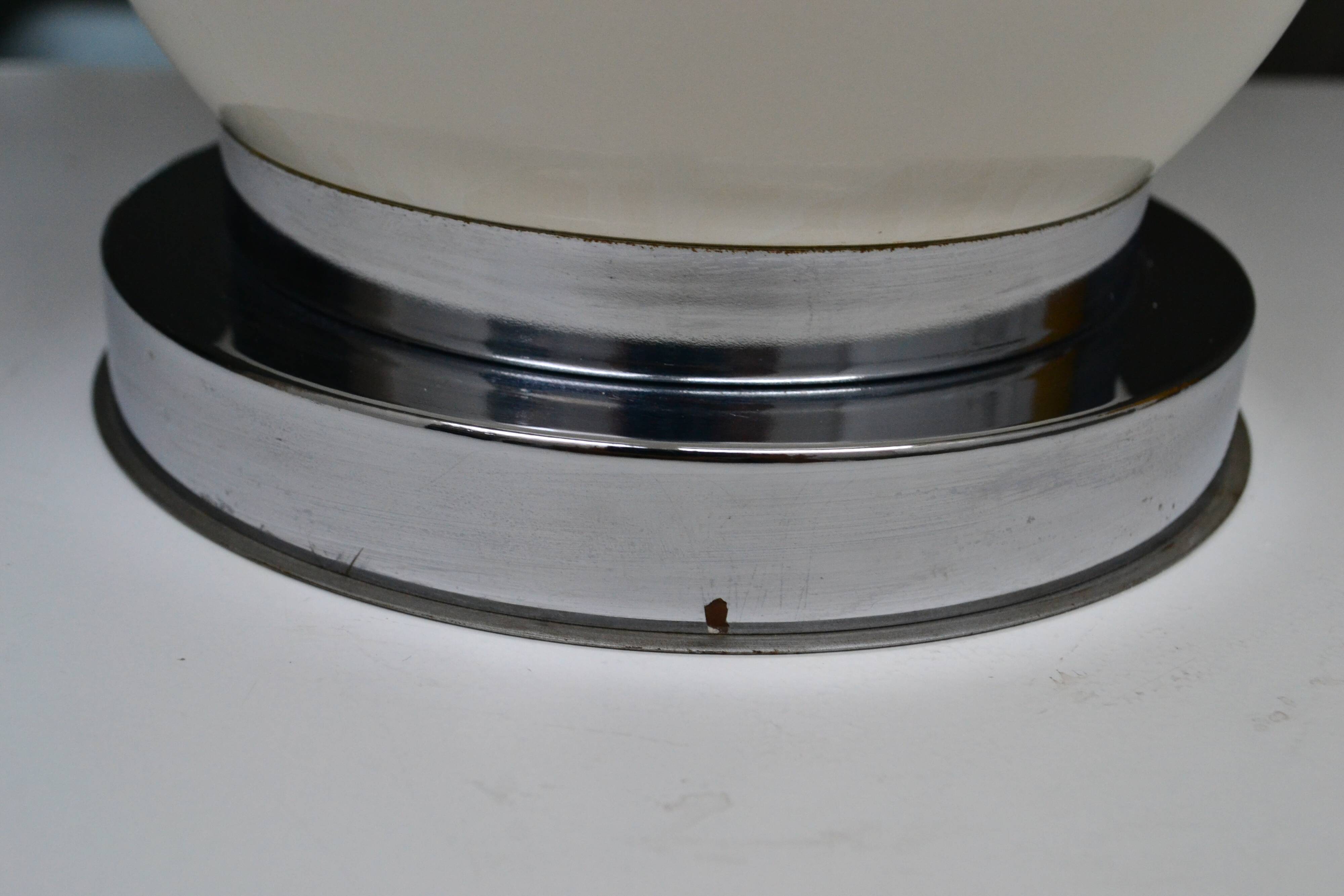 Delmas lamp base in white metal and chrome from the 70s