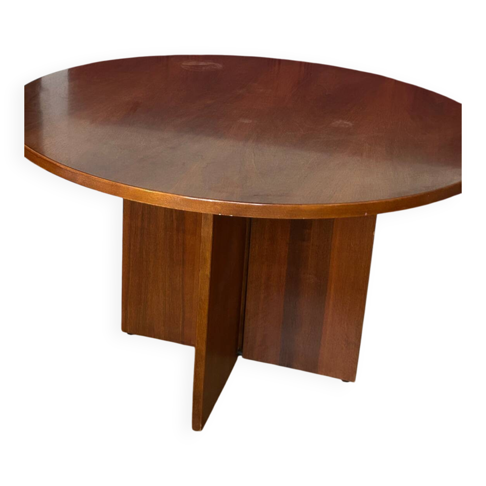 Table ronde en bois verni