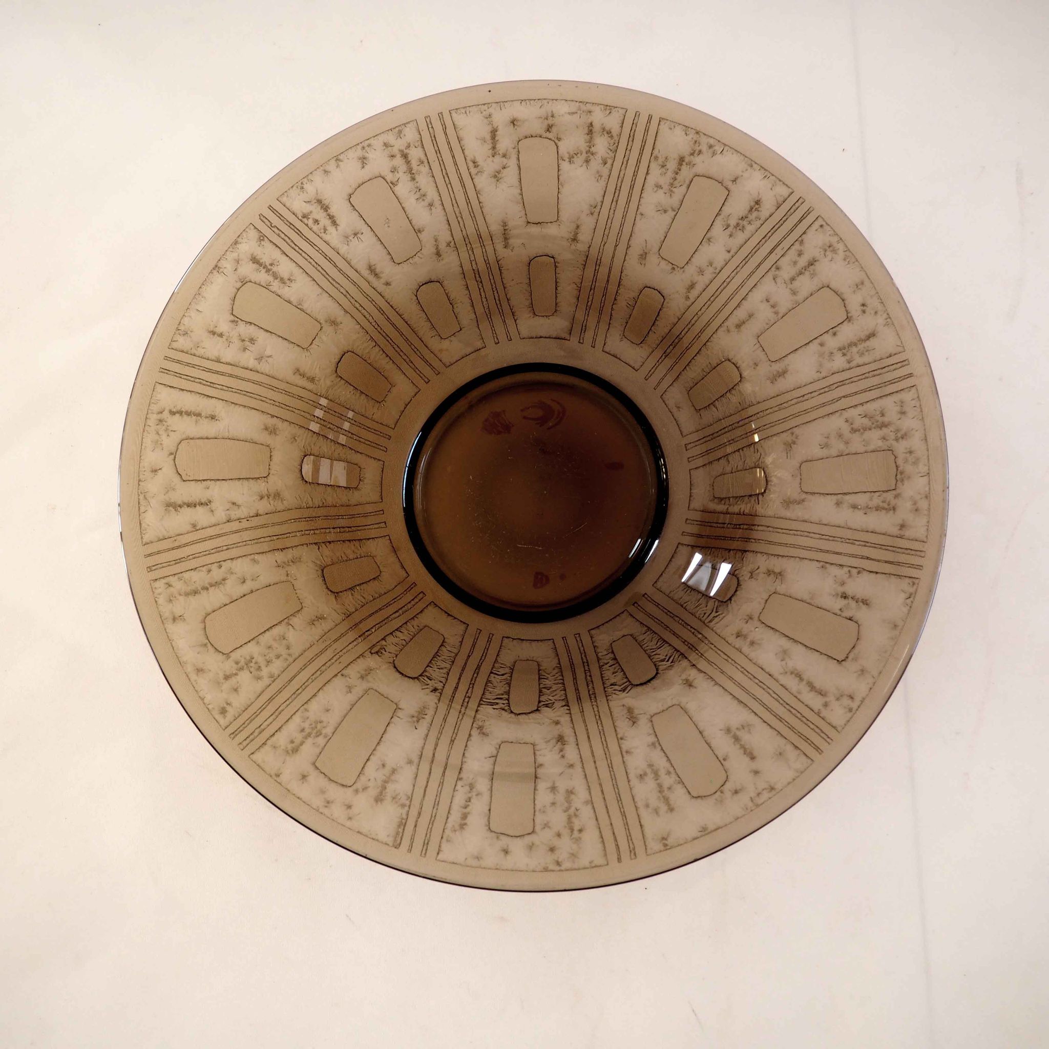 Plat Verror verre fumé gravé