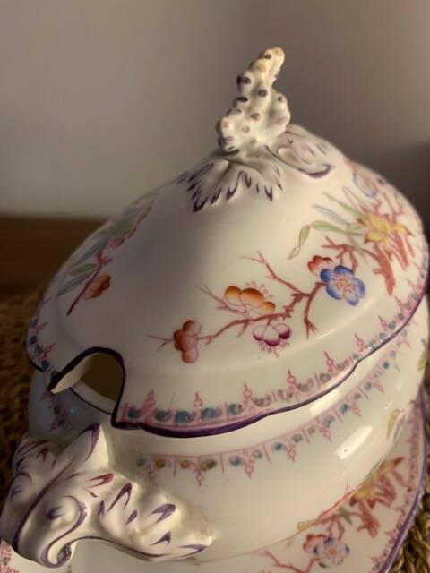 Sauce boat with lid in Sarreguemines earthenware 1860-1919