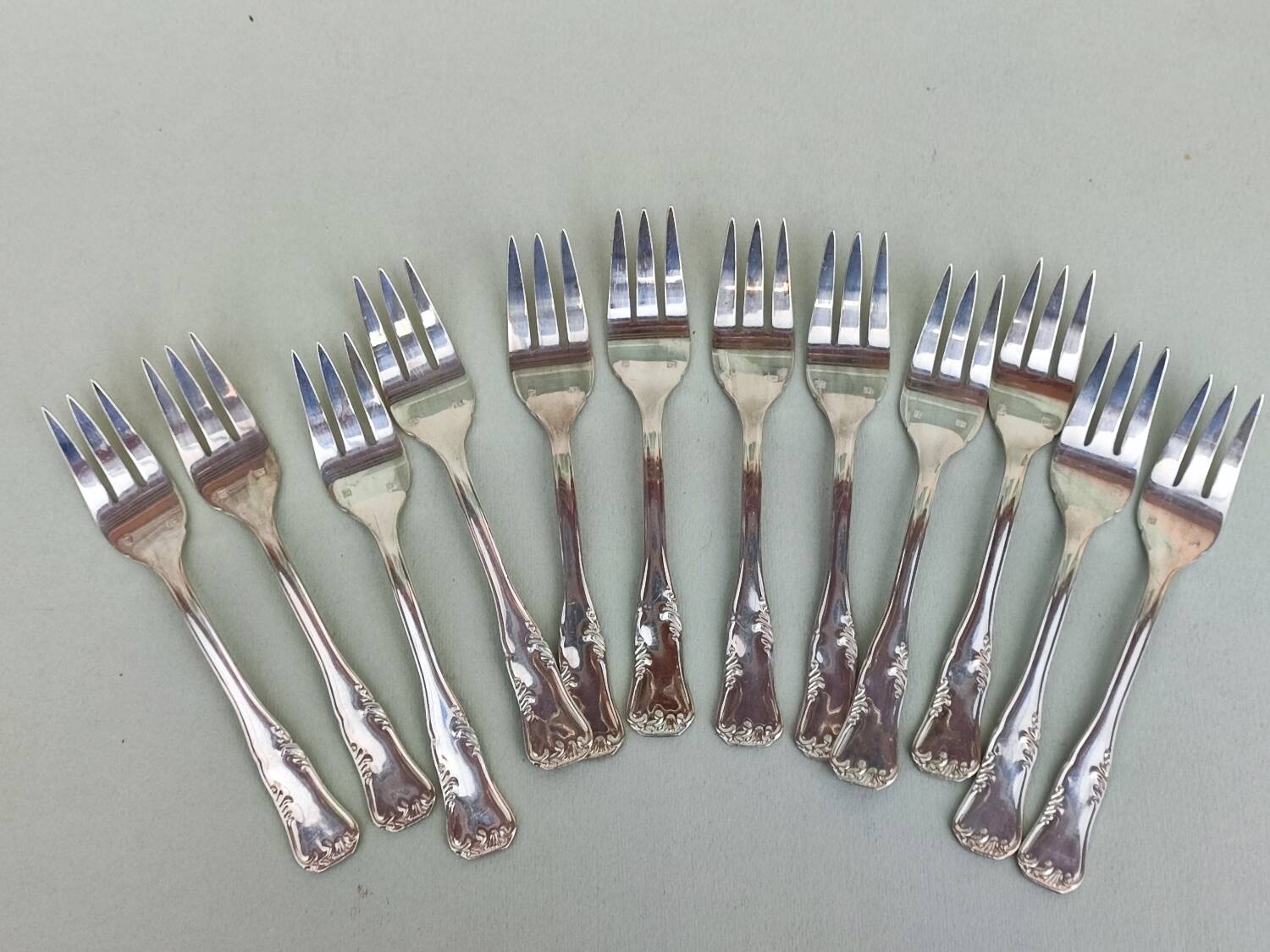 12 silverplated cake spoons