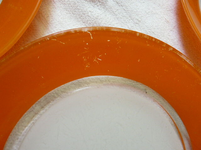 4 flat plates in colored Duralex