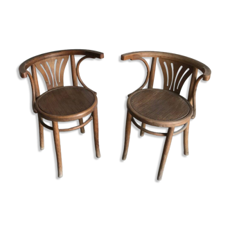 Pair of Thonet bistro chairs in brown wood, bentwood design from the 1930s.