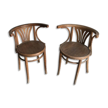 Pair of Thonet bistro chairs in brown wood, bentwood design from the 1930s.