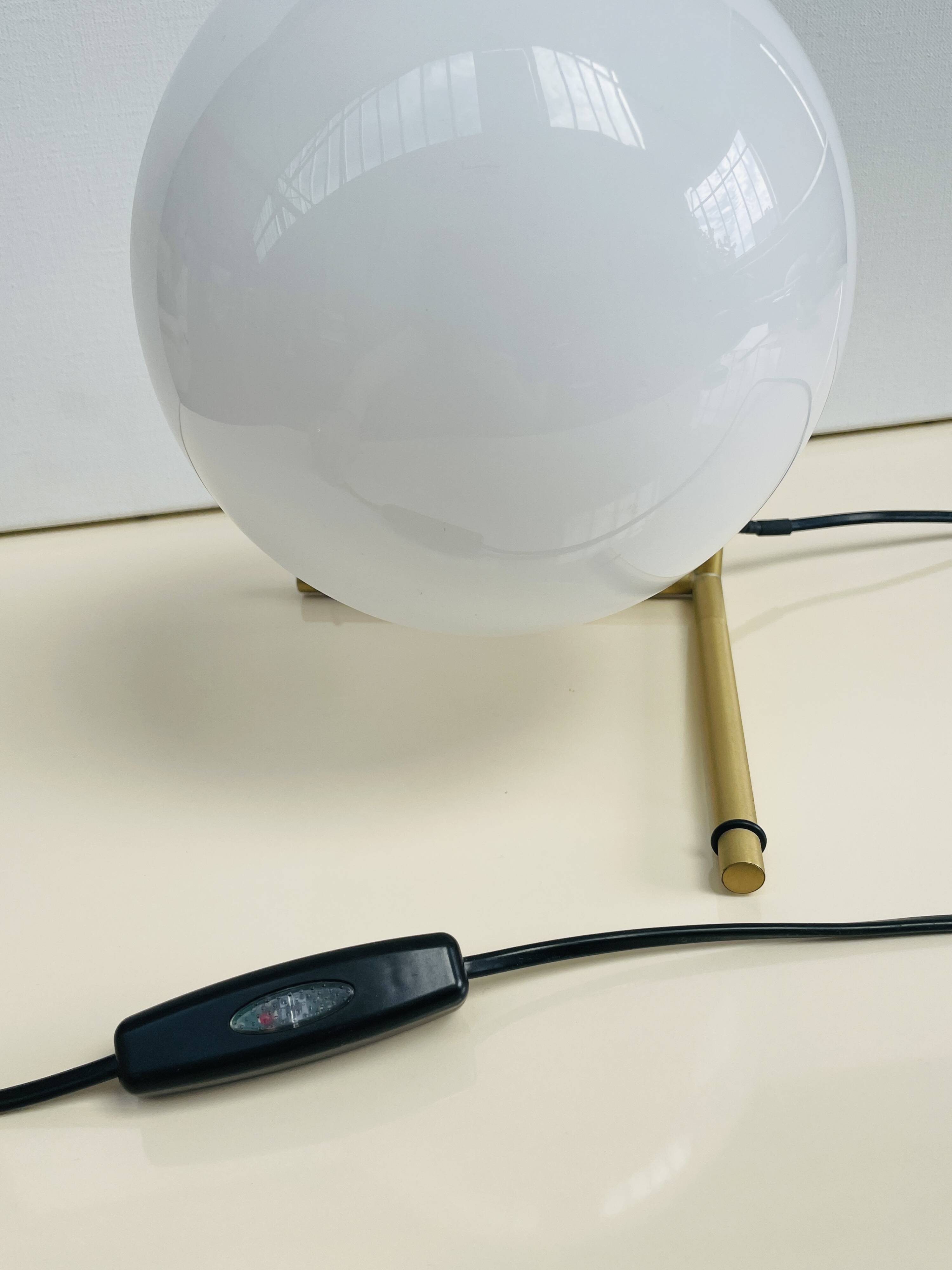 Lampe IC Lights T1 High éditée par Flos, design Michael Anastassiades