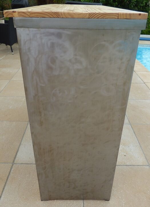 Meuble bas industriel en métal  passe partout avec dessus bois