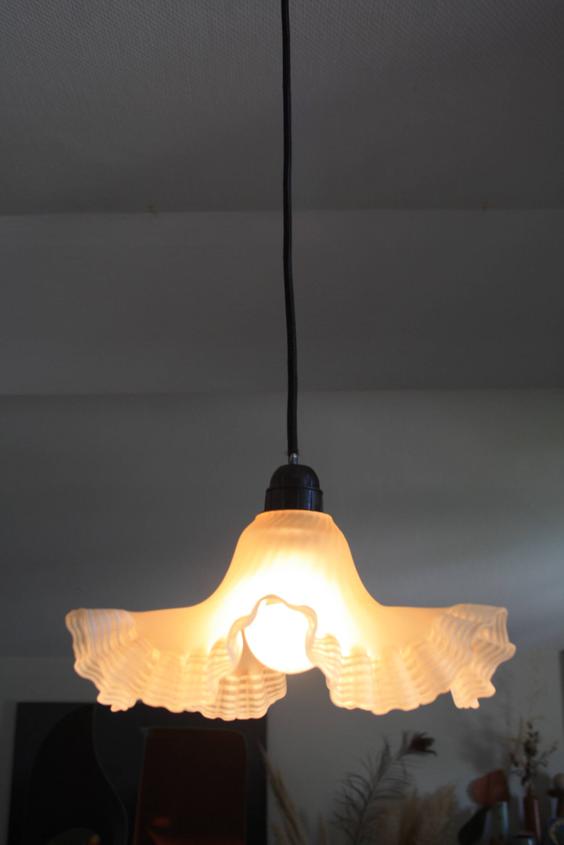 Beige glass pendant light with ruffles