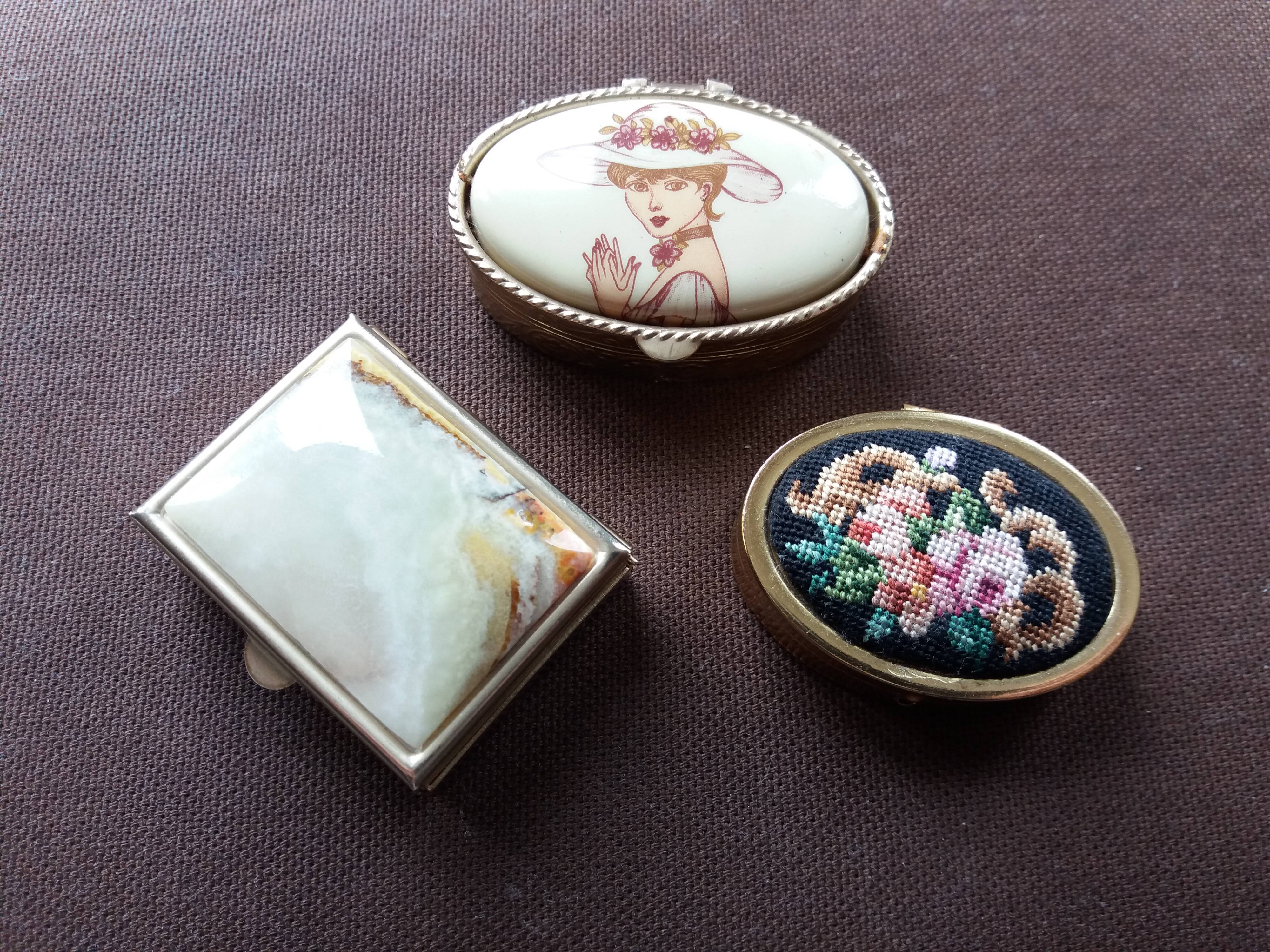 Set of 3 pill dispensers small boxes