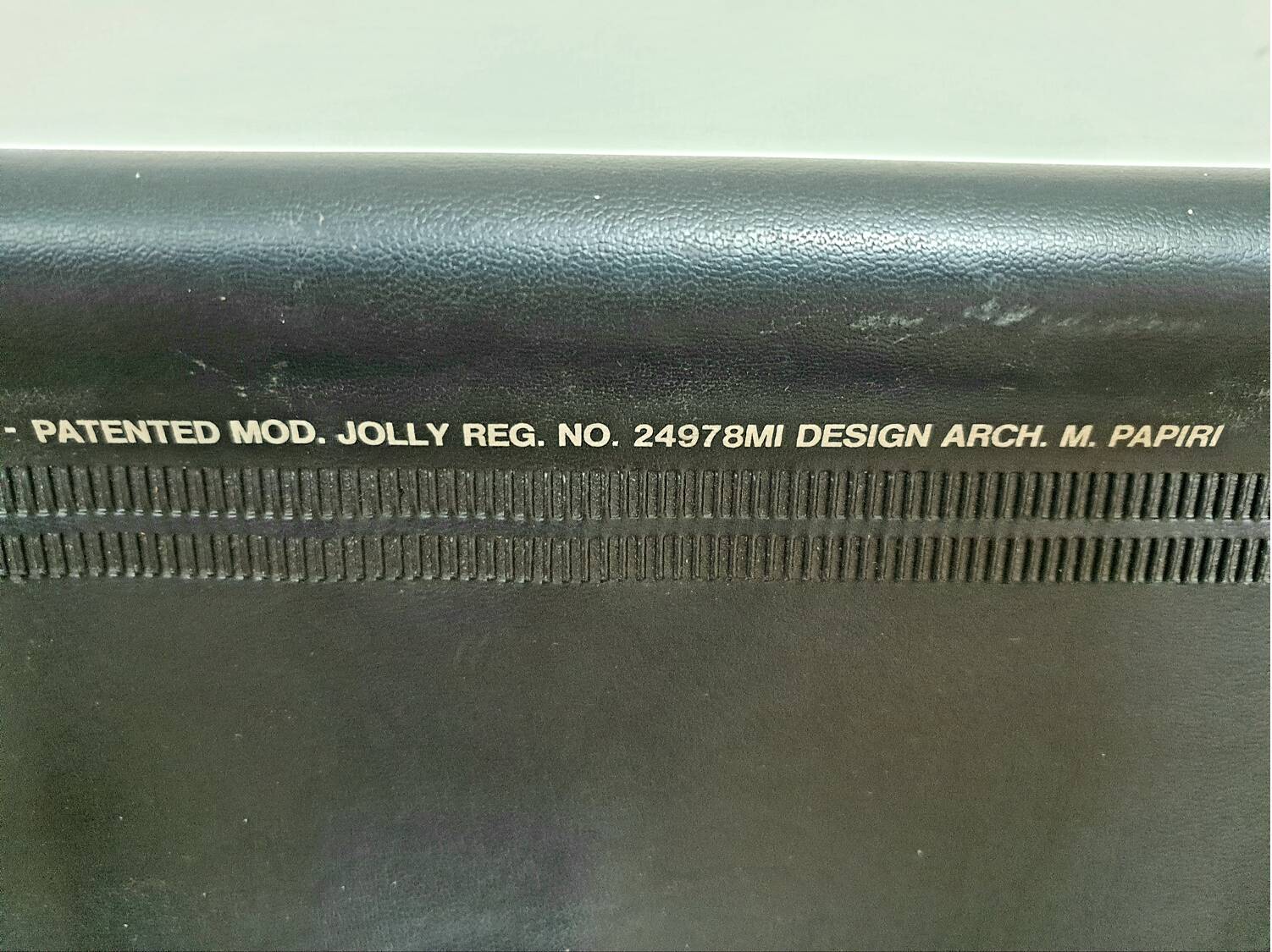 Paire de fauteuil par Max Papiri