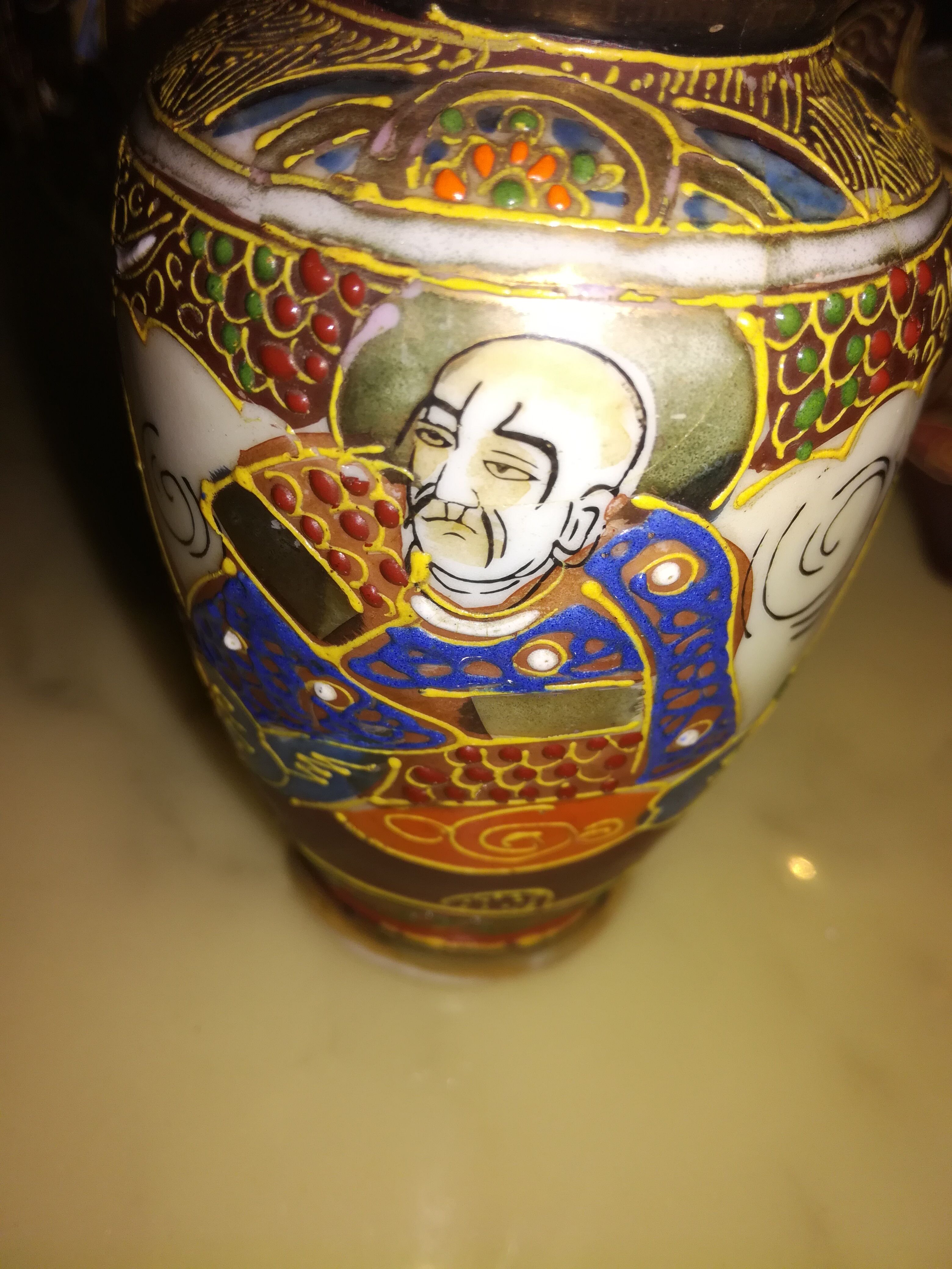 Lot de cinq miniatures en céramique japonaise