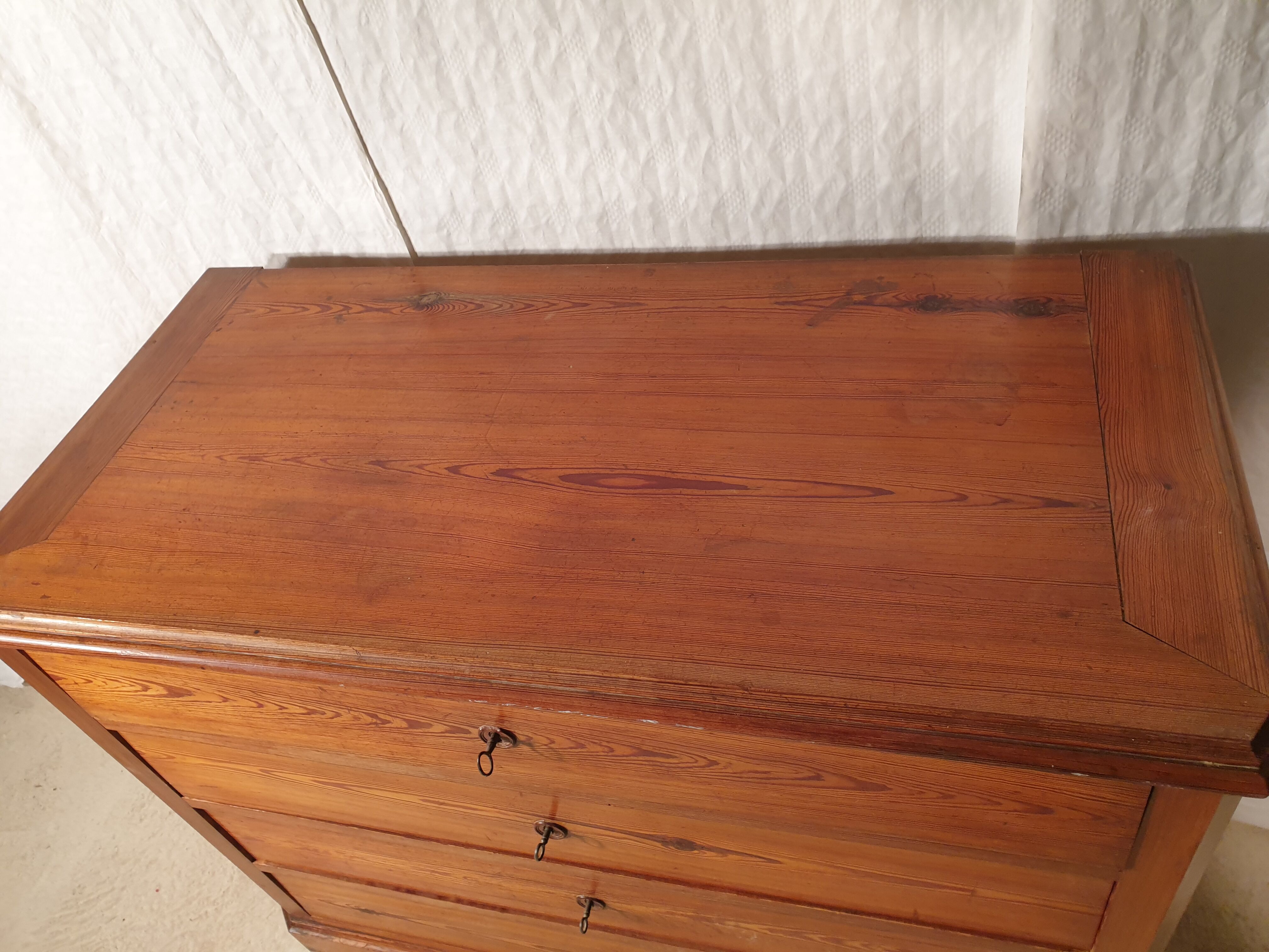 Commode en pitchpin