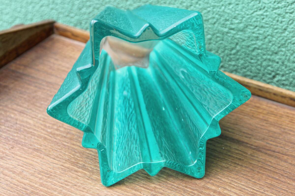 Molded pressed glass vase, 12-pointed star