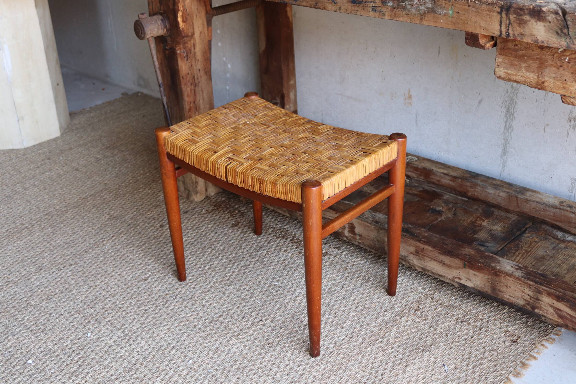 60s stool in teak and braided rush