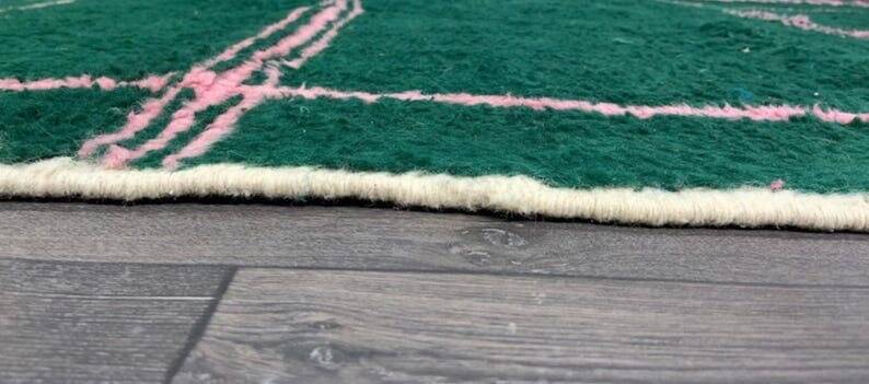 Hand-woven green wool rug, size 150 x 150 cm