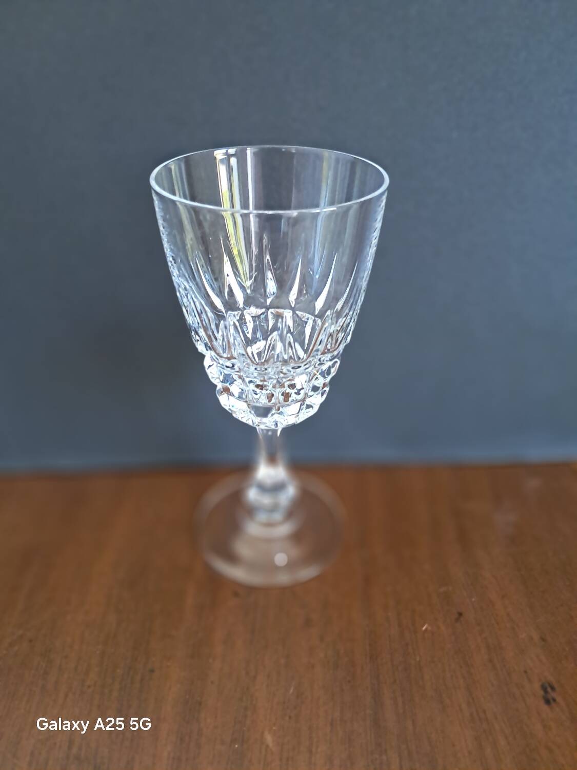 6 white wine glasses in Arques Pompadour crystal