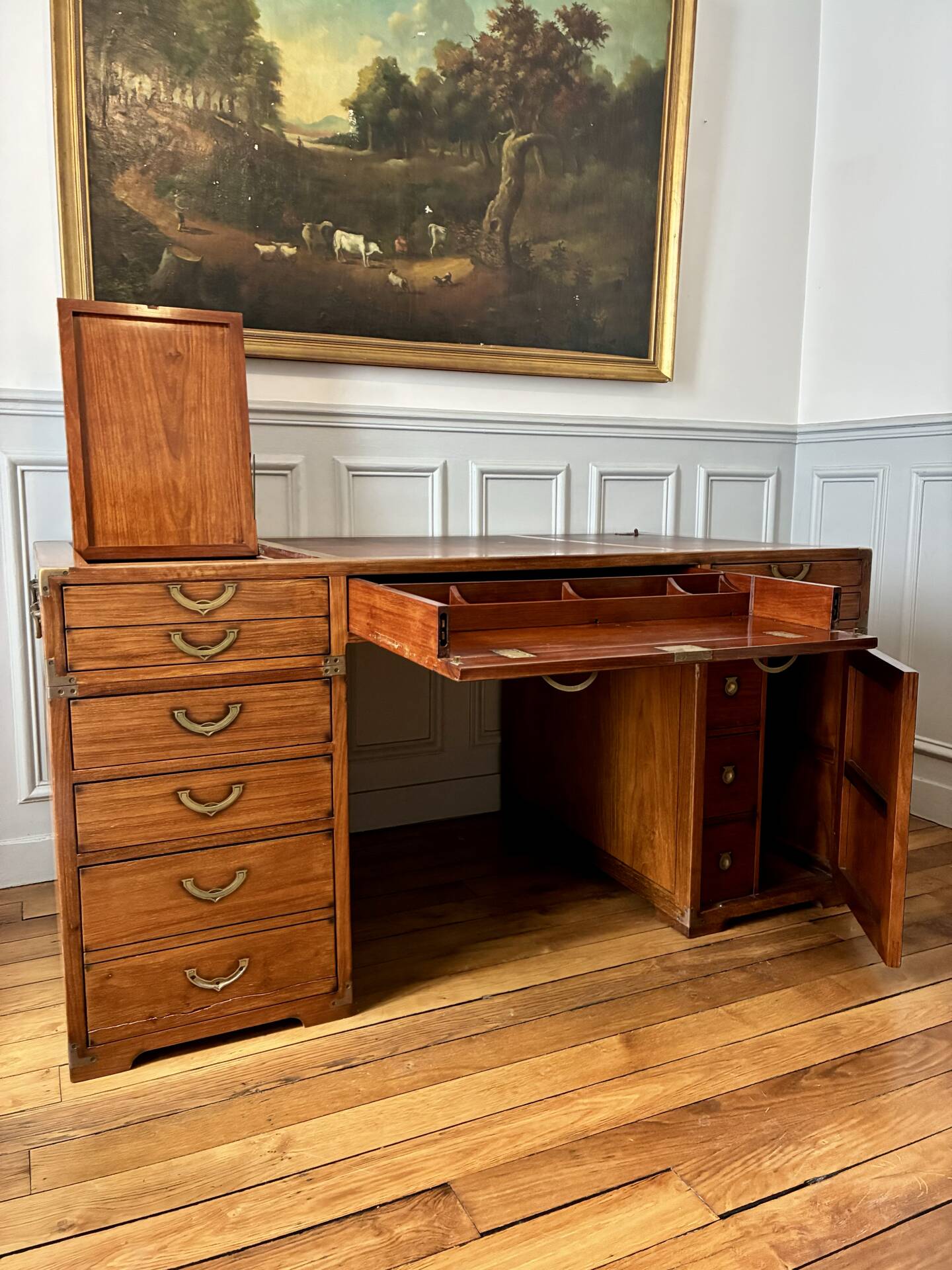Richelieu - ministers pedestal desk